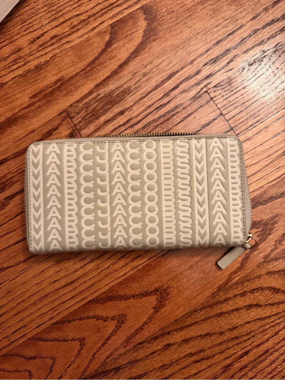 Marc Jacobs Cream Logo Pattern Zip Wallet